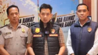 Kepala Satuan Reserse Kriminal Polres Indramayu AKP Muchammad Arwin Bachar didampingi Kasi Humas Polres Indramayu AKP Tarno, Senin sore (28/9/2026)